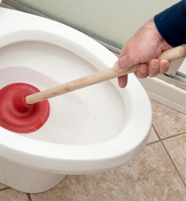 How to unblock a toilet without a plunger