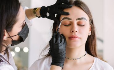 How long does brow tint last?